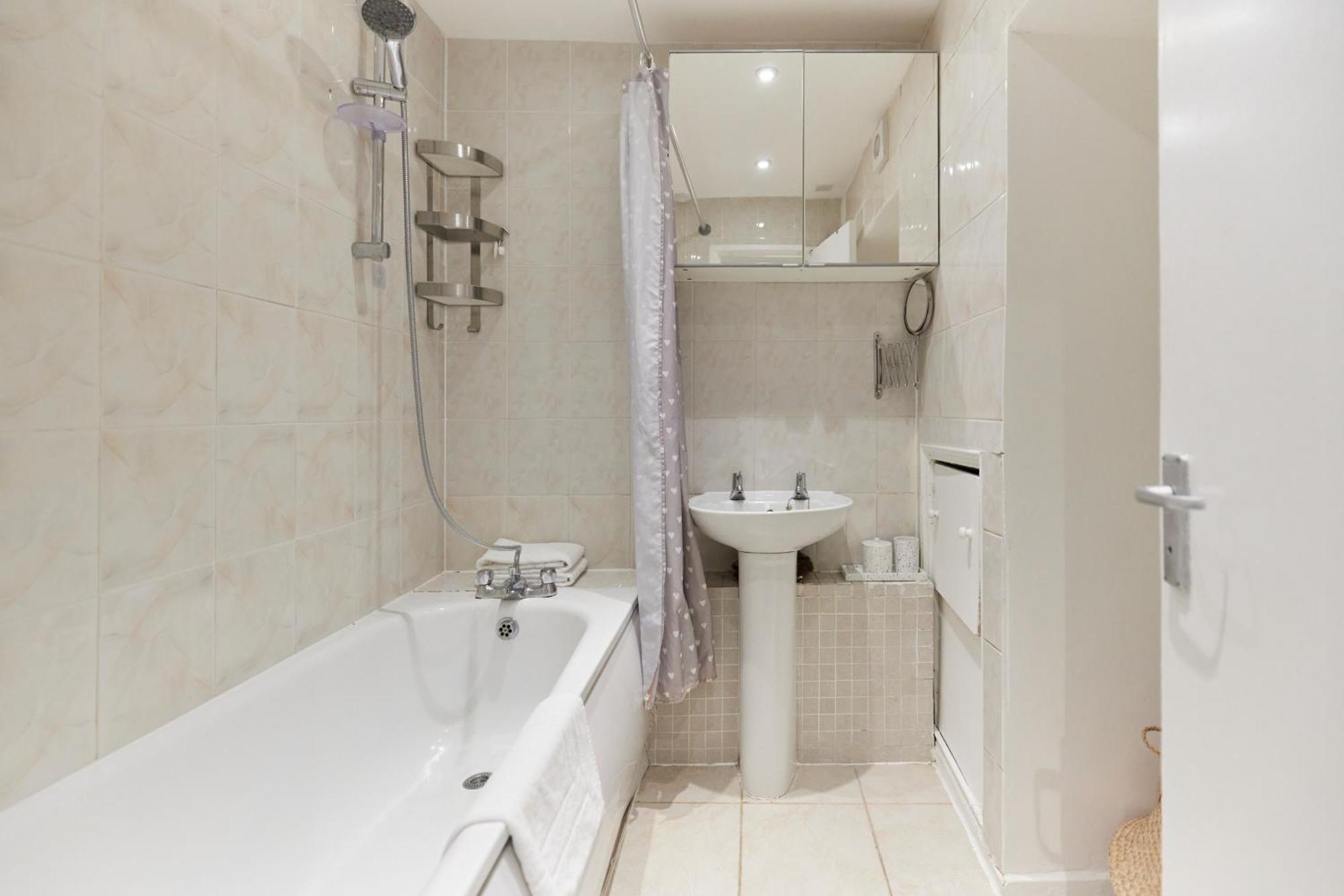 The Kennington Park Crib - Lovely 2Bdr Flat With Garden Лондон Екстериор снимка