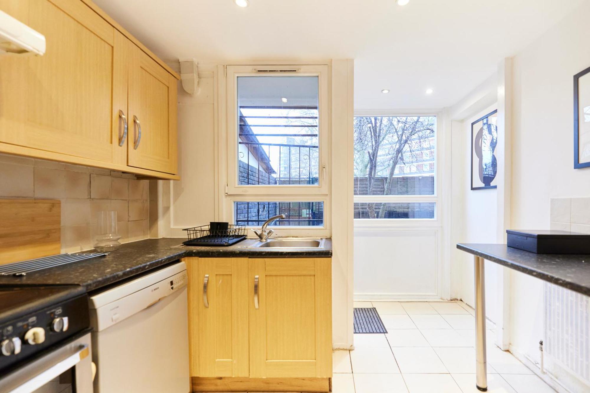 The Kennington Park Crib - Lovely 2Bdr Flat With Garden Лондон Екстериор снимка