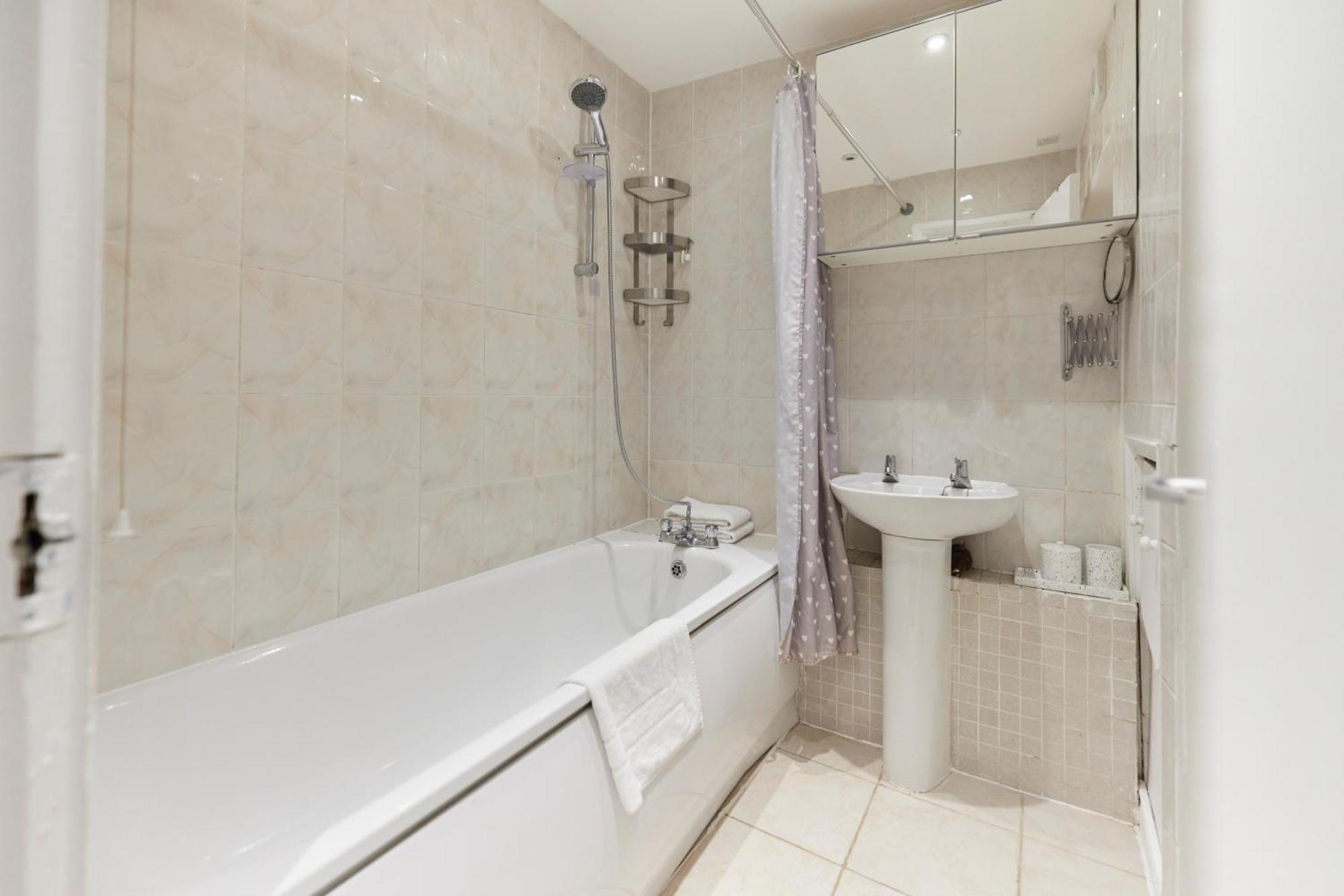 The Kennington Park Crib - Lovely 2Bdr Flat With Garden Лондон Екстериор снимка